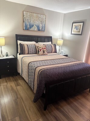 1 bedroom, iron/ironing board, free WiFi, bed sheets - Comfy newly remodeled Walk-in, no stairs BlueBird retreat (Branson)