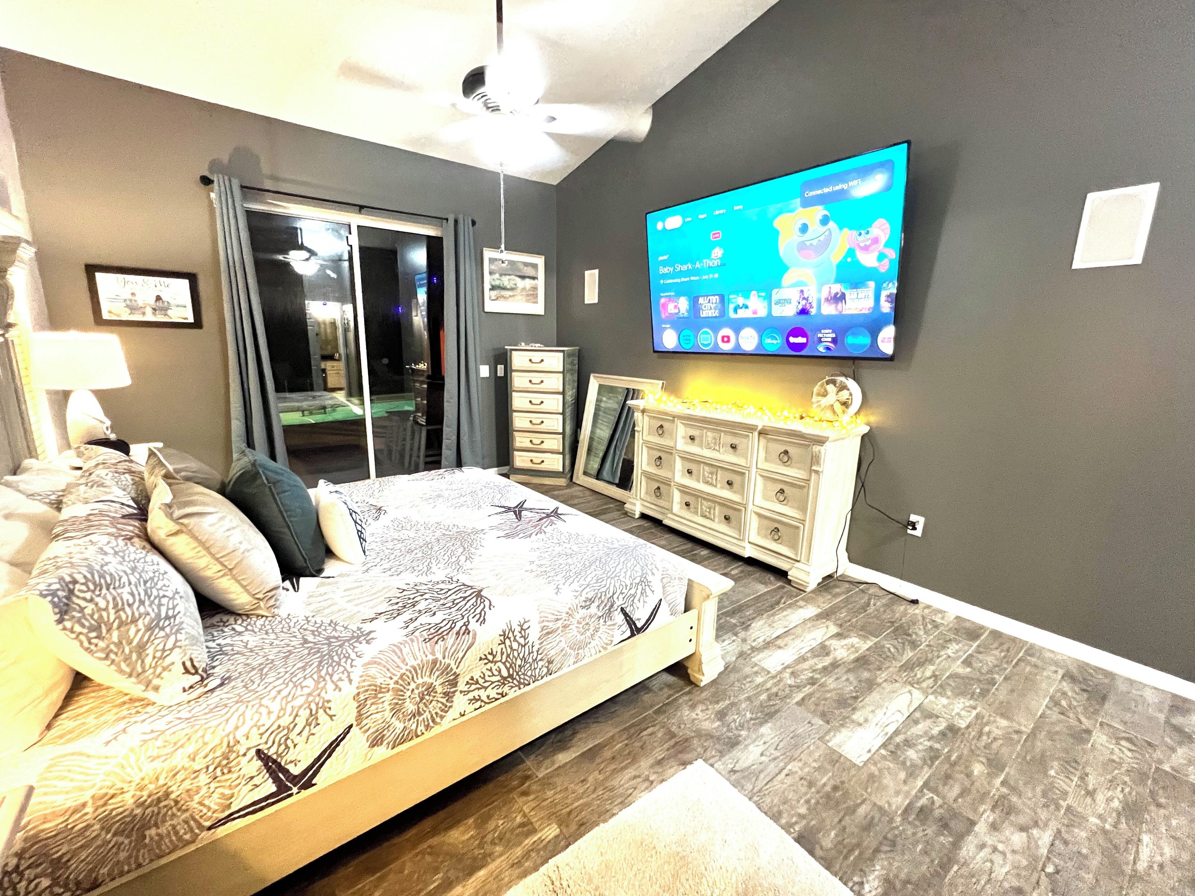 5 bedrooms, iron/ironing board, WiFi, bed sheets