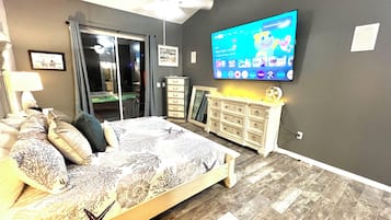 5 bedrooms, iron/ironing board, WiFi, bed sheets