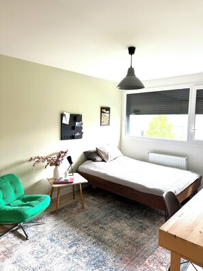 4 habitaciones, tabla de planchar con plancha, wifi y ropa de cama 