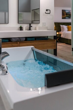 3 Schlafzimmer, Schreibtisch, Bügeleisen/Bügelbrett, Reisekinderbett