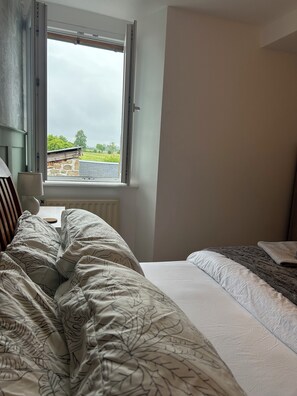 3 bedrooms, WiFi, bed sheets