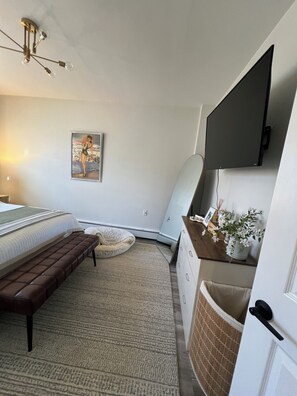 3 bedrooms, WiFi, bed sheets - 3 BR/1.5 Bath condo in Ventnor - block from beach w/ steamshower (Ventnor City)