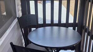 A wooden deck with a round table and two chairs. - 3-bedroom apartment in beautiful Mexico with WiFi, AC. Start your vacation now (Mexico)