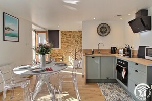 Fridge, microwave, oven, stovetop - Life is beautiful - PLOUBAZLANEC (PLOUBAZLANEC)