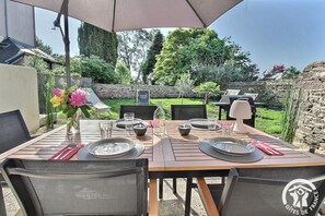 Outdoor dining - Life is beautiful - PLOUBAZLANEC (PLOUBAZLANEC)