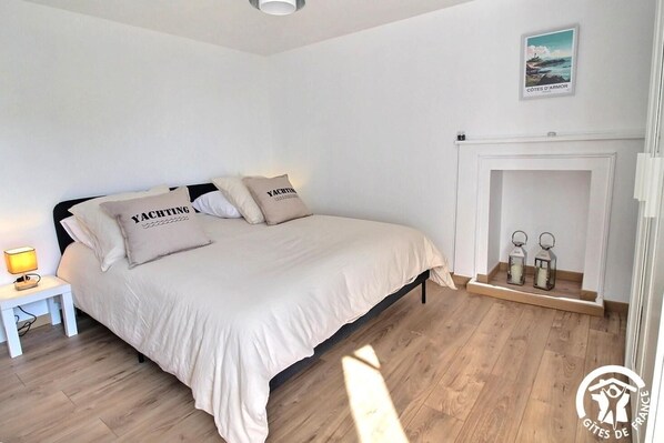 2 chambres, fer et planche à repasser, accès au Wi-Fi (inclus)