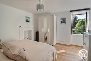 2 chambres, fer et planche à repasser, Wi-Fi gratuit, draps fournis