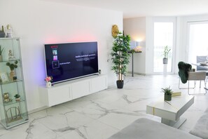 Una Smart TV, libros