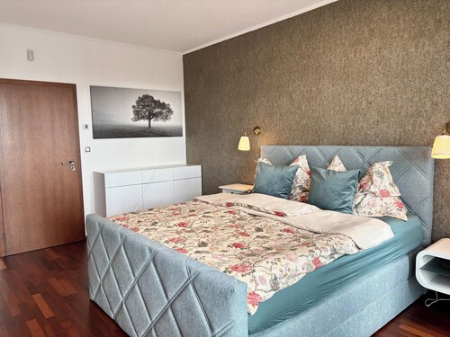 Family apartment with panoramic view of the old town Prague with free parking