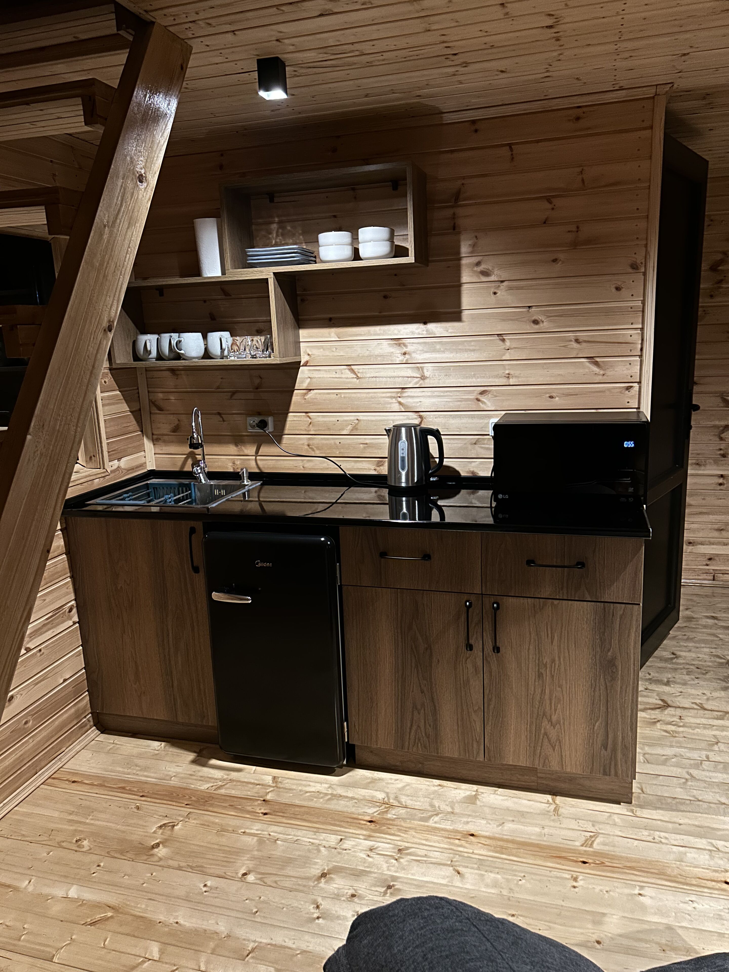 Fridge, microwave, stovetop, cookware/dishes/utensils