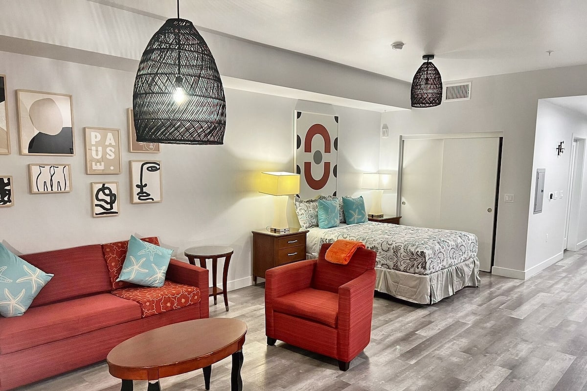 1 bedroom, premium bedding, pillow-top beds, desk