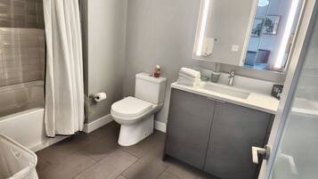 Apartment, 1 Bedroom | Bathroom