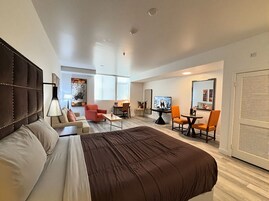 Studio | Premium bedding, pillowtop beds, desk, laptop workspace