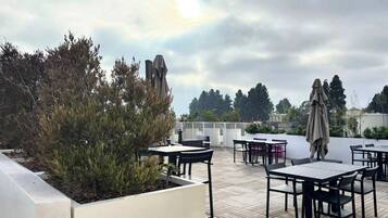 Tempat makan outdoor