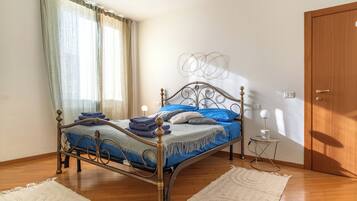 1 soverom, strykejern/-brett, wi-fi (inkludert) og sengetøy