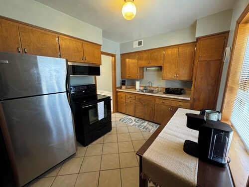 Relax In Tosa—Near Downtown MKE!