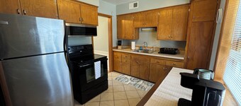 Relax In Tosa—Near Downtown MKE!