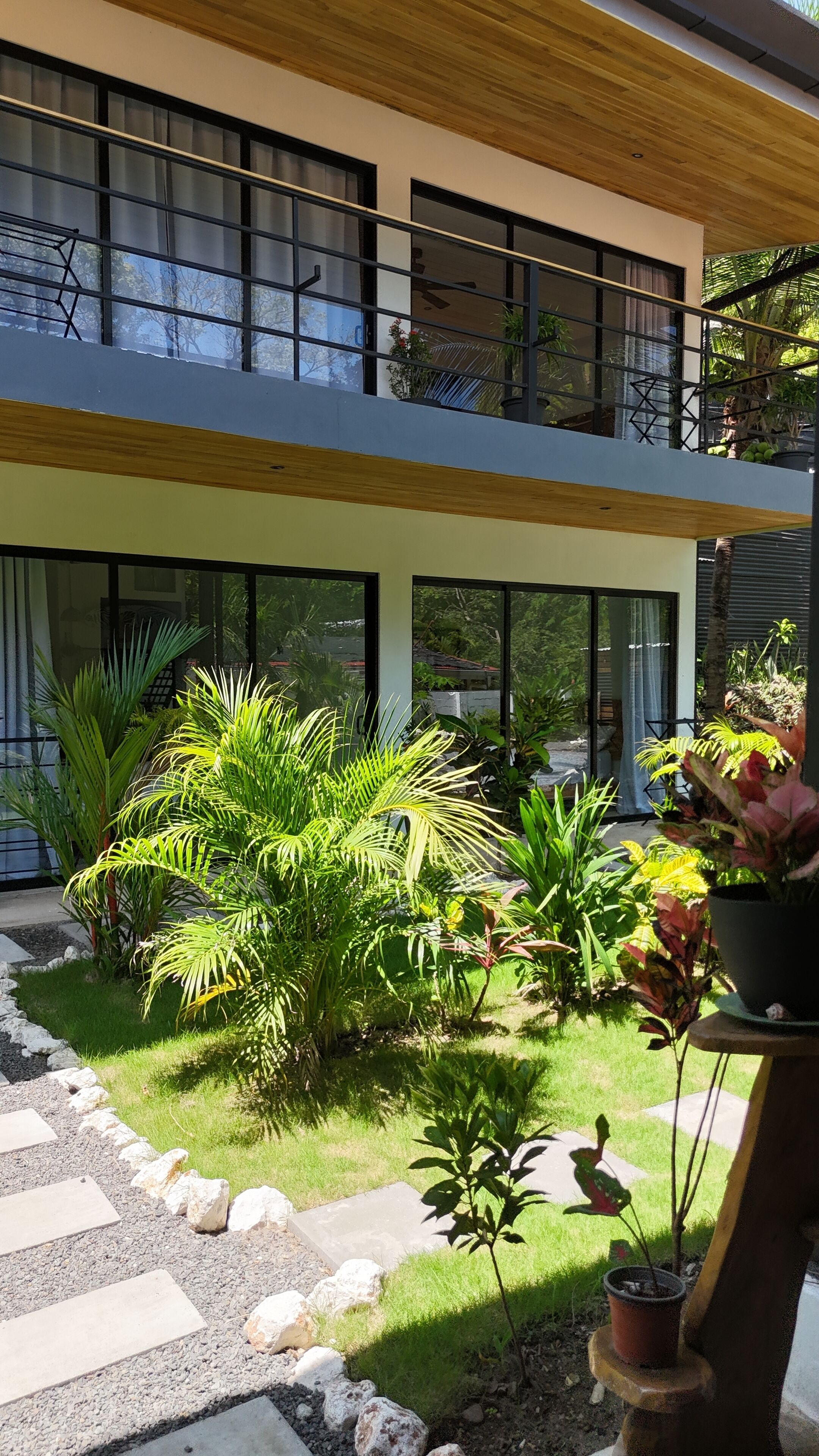 Vista frontal de la propiedad