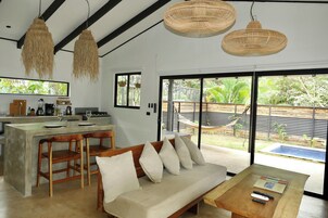 Deluxe House, 2 Bedrooms, Private Pool, Garden View | Living area