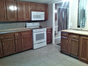 Mikrowelle, Ofen, Herdplatte, Geschirrspüler