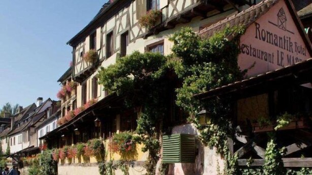 A traditional European building with a sign for 'Romantik Hotel Restaurant LE Moinz.' - Hostellerie le Marechal Colmar (Colmar)