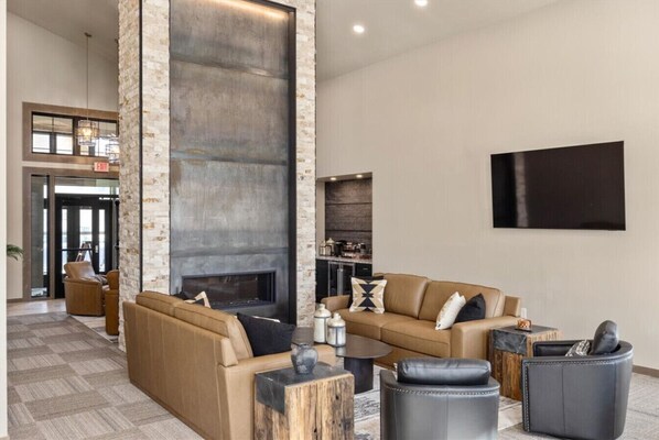 Smart TV, fireplace, books, stereo