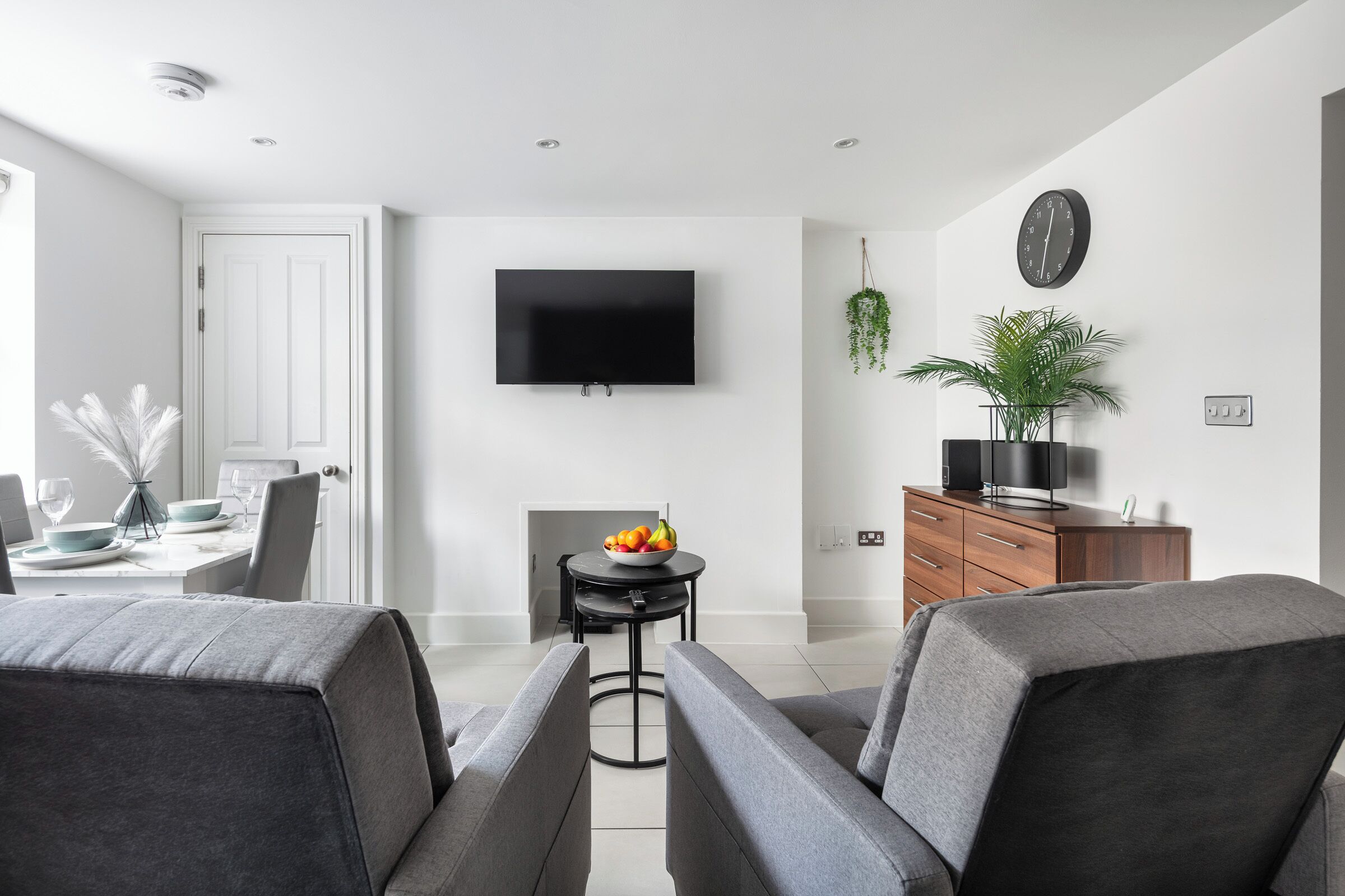 2 Minutes To Kings Cross | Stylish 1br With Private Patio - Whitehall