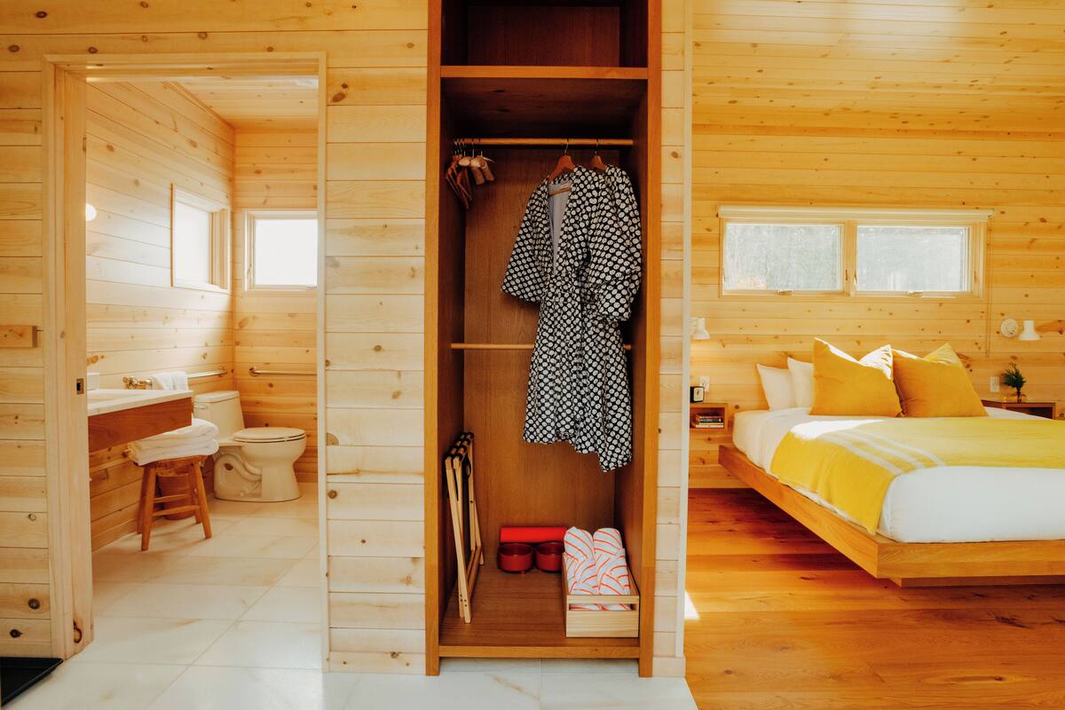Superior-Ferienhütte, 1 King-Bett, rollstuhlgeeignete Dusche, Gartenblick | Bettwäsche aus ägyptischer Baumwolle, hochwertige Bettwaren