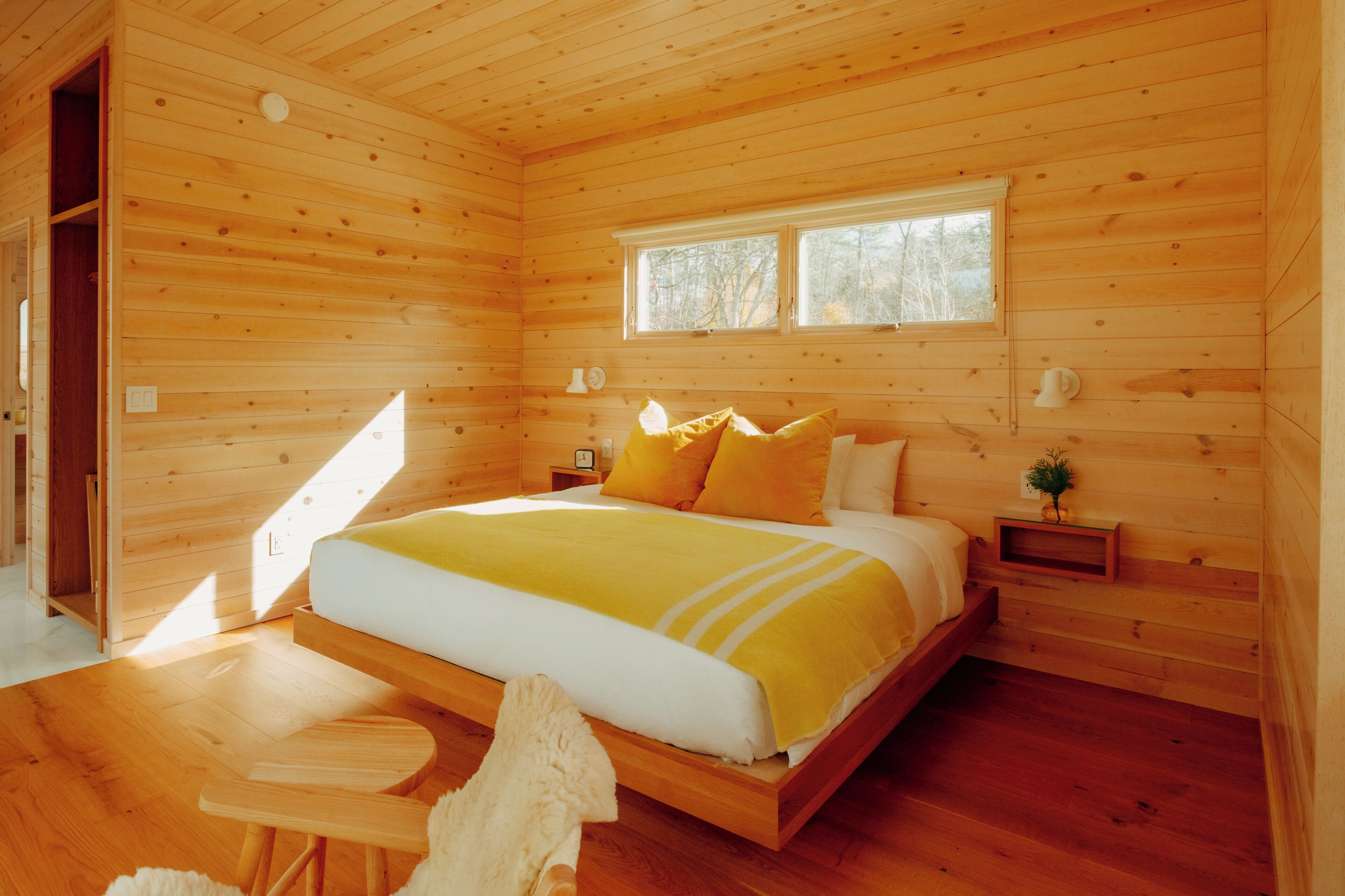 Cabaña superior, 1 cama de matrimonio grande, ducha adaptada, vistas al jardín | Sábanas de algodón egipcio y ropa de cama de alta calidad