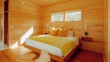 Superior Cabin, 1 King Bed, Roll-in Shower, Garden View | Egyptian cotton sheets, premium bedding, down comforters, minibar