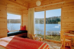 Premier Cabin, 1 King Bed, Lake View | Egyptian cotton sheets, premium bedding, down comforters, minibar - Prospect Berkshires (Egremont)