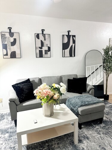 Cozy 2-bedroom condo with WiFi, AC in quiet NW Gainesville, FL