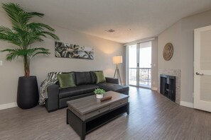 Smart TV, fireplace