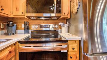 雪櫃、微波爐、焗爐、爐具