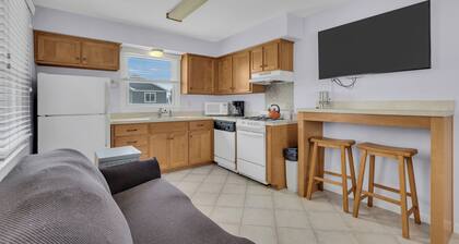 Lavallette Heart of Town 2 Family Beach Block 2 Bedroom Available!