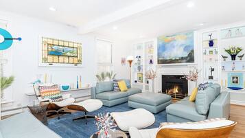 Smart TV, music library, stereo, offices