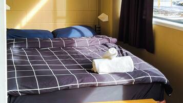 Basic-Doppelzimmer, Gemeinschaftsbad | Kostenloses WLAN, Bettwäsche