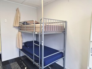 Bed in 8-Bed female Dormitory | Wi-fi (inkludert) og sengetøy