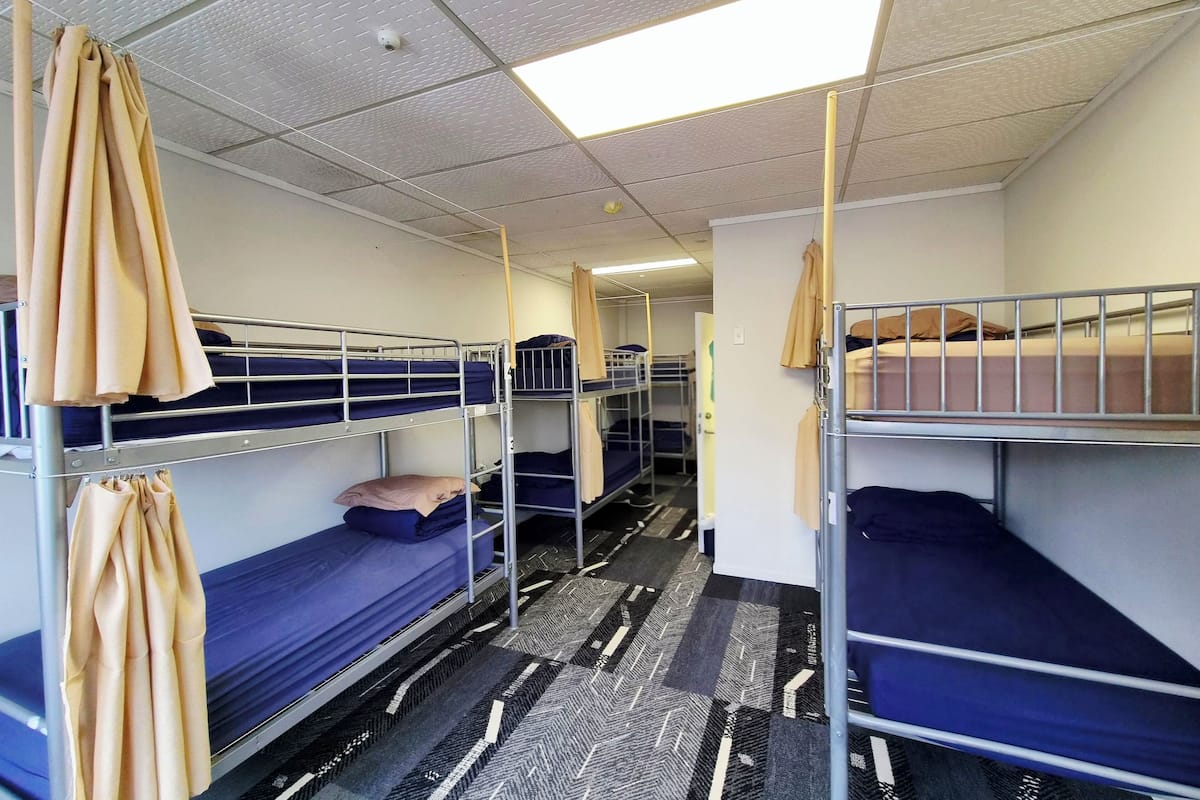 Bed in 8-Bed female Dormitory | Kostenloses WLAN, Bettwäsche