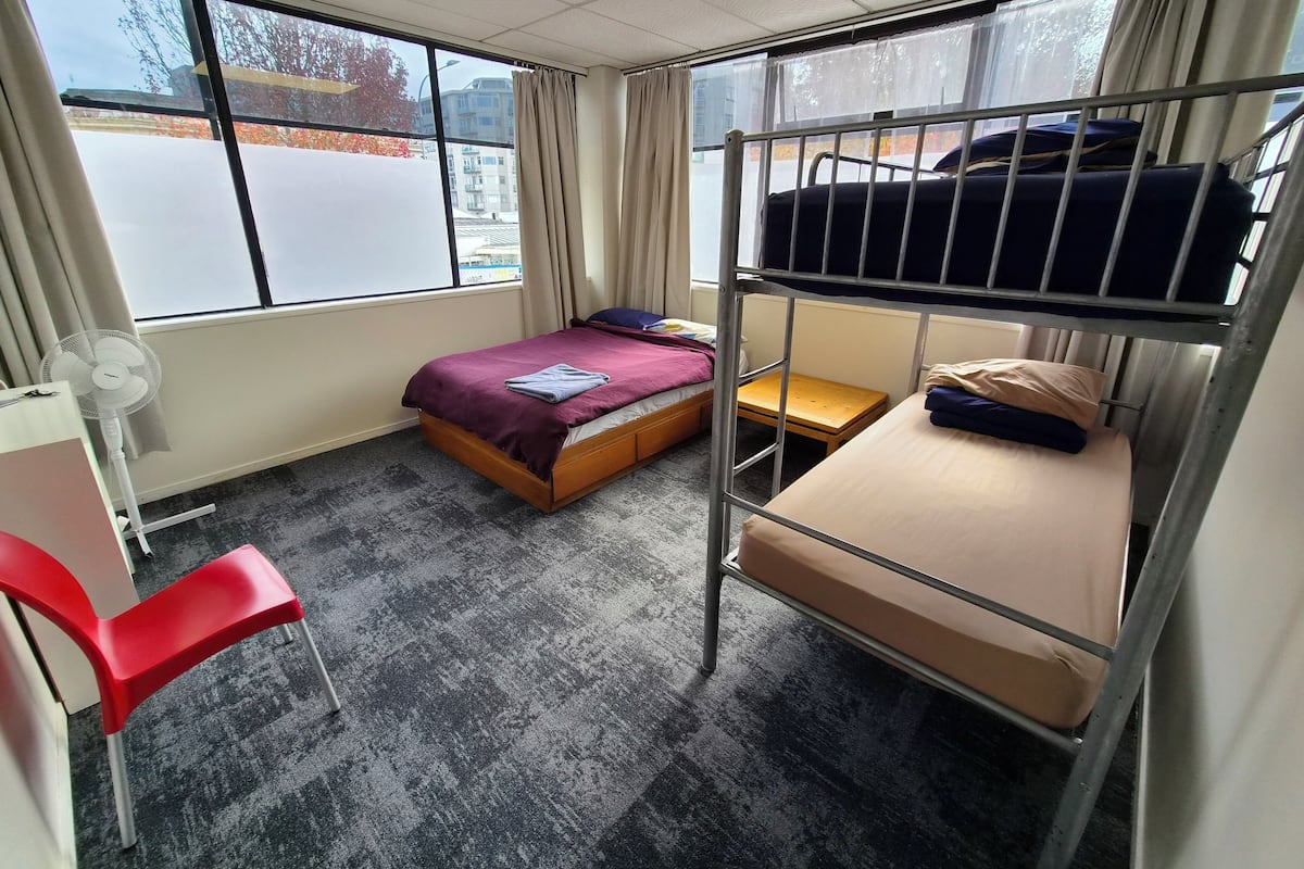Basic-Doppelzimmer, Gemeinschaftsbad | Kostenloses WLAN, Bettwäsche