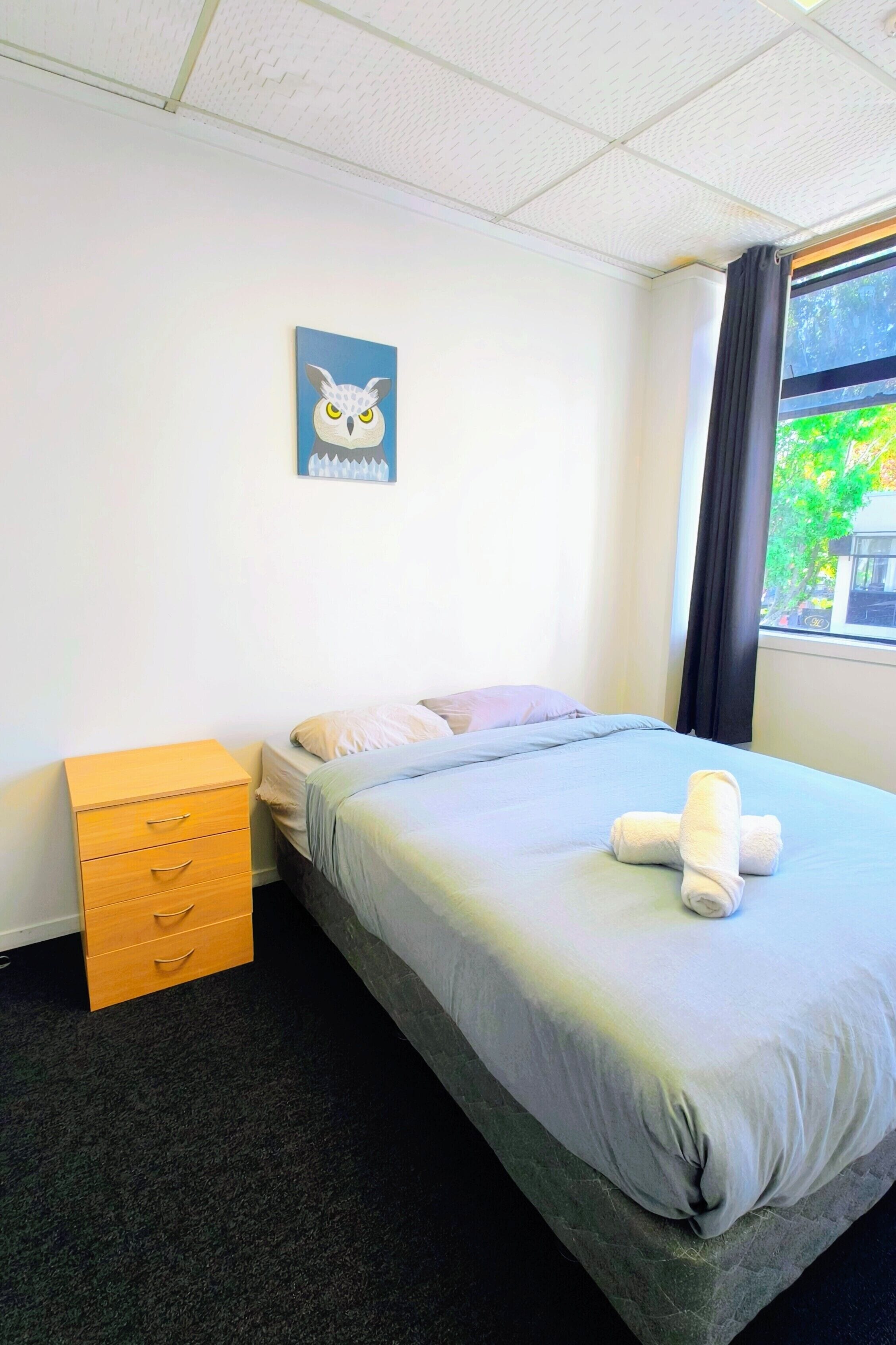 Habitación básica doble, baño compartido | Wifi gratis y ropa de cama 