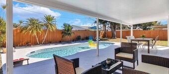 4 Bedroom Pool Home - Pet Friendly
