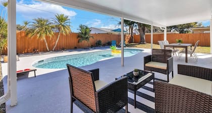 4 Bedroom Pool Home - Pet Friendly