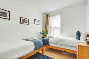 3 sovrum, strykjärn/strykbräda och sängkläder