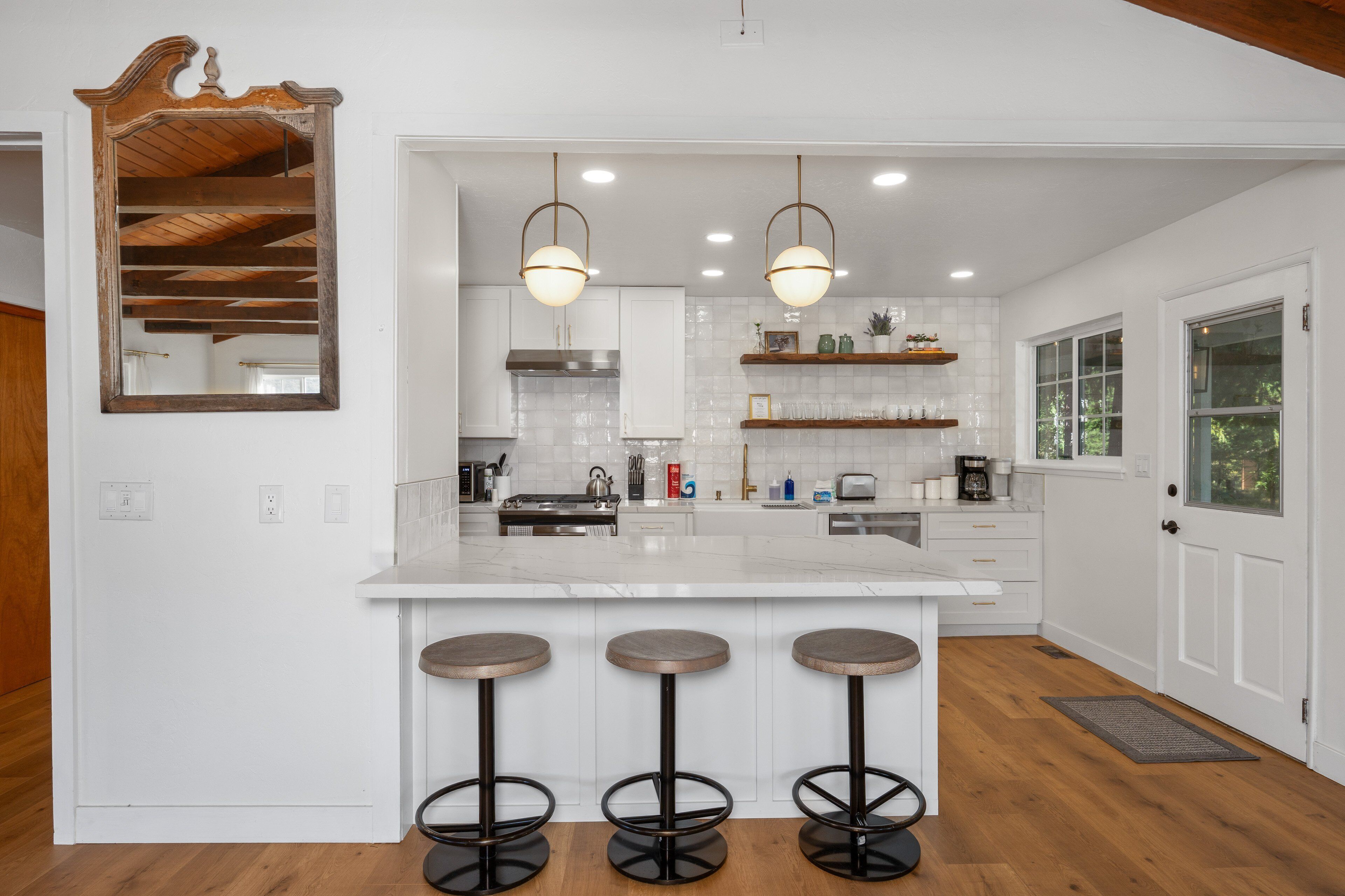 Geladeira, micro-ondas, fogão, cooktop