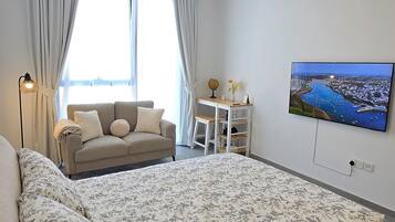 Lyxig studiosvit - utsikt mot staden | Mörkläggningsgardiner, ljudisolering och strykjärn/strykbräda