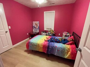 6 makuuhuonetta, silitysrauta/-lauta, Wi-Fi