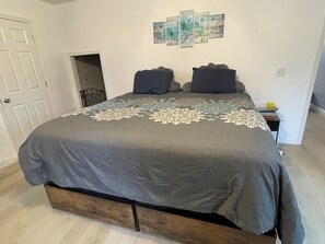 6 bedrooms, iron/ironing board, WiFi