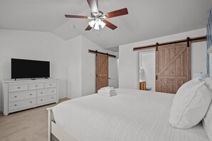 3 chambres, fer et planche à repasser, Wi-Fi, draps fournis